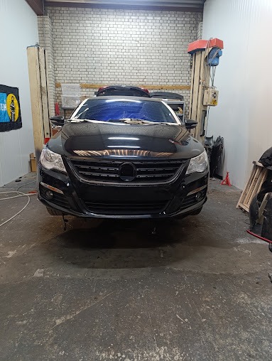 Volkswagen CC в ремонтном боксе Orion Autoservice